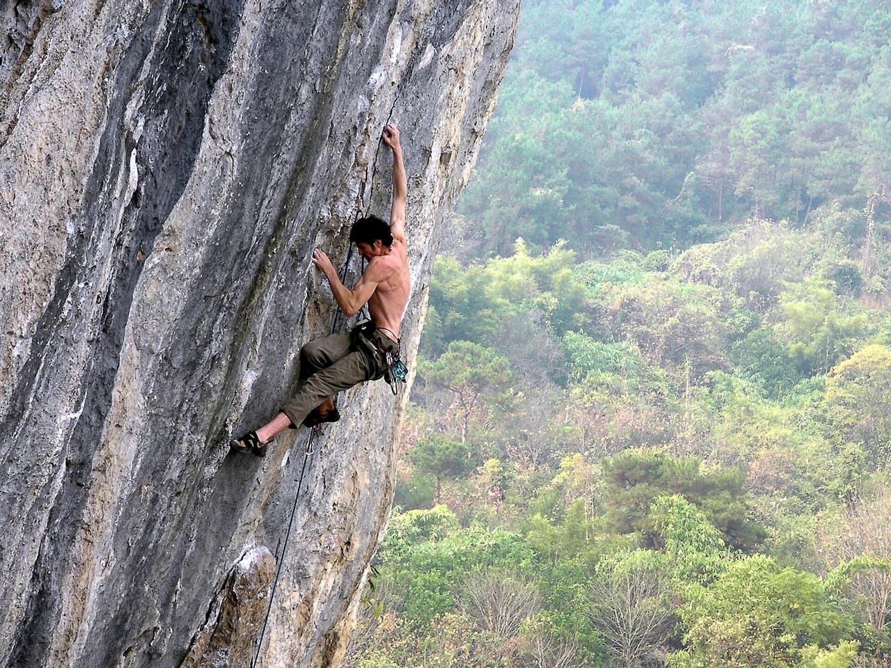 Rock climbing · 攀岩