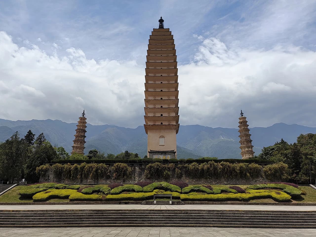 Three Pagodas · 崇圣寺三塔