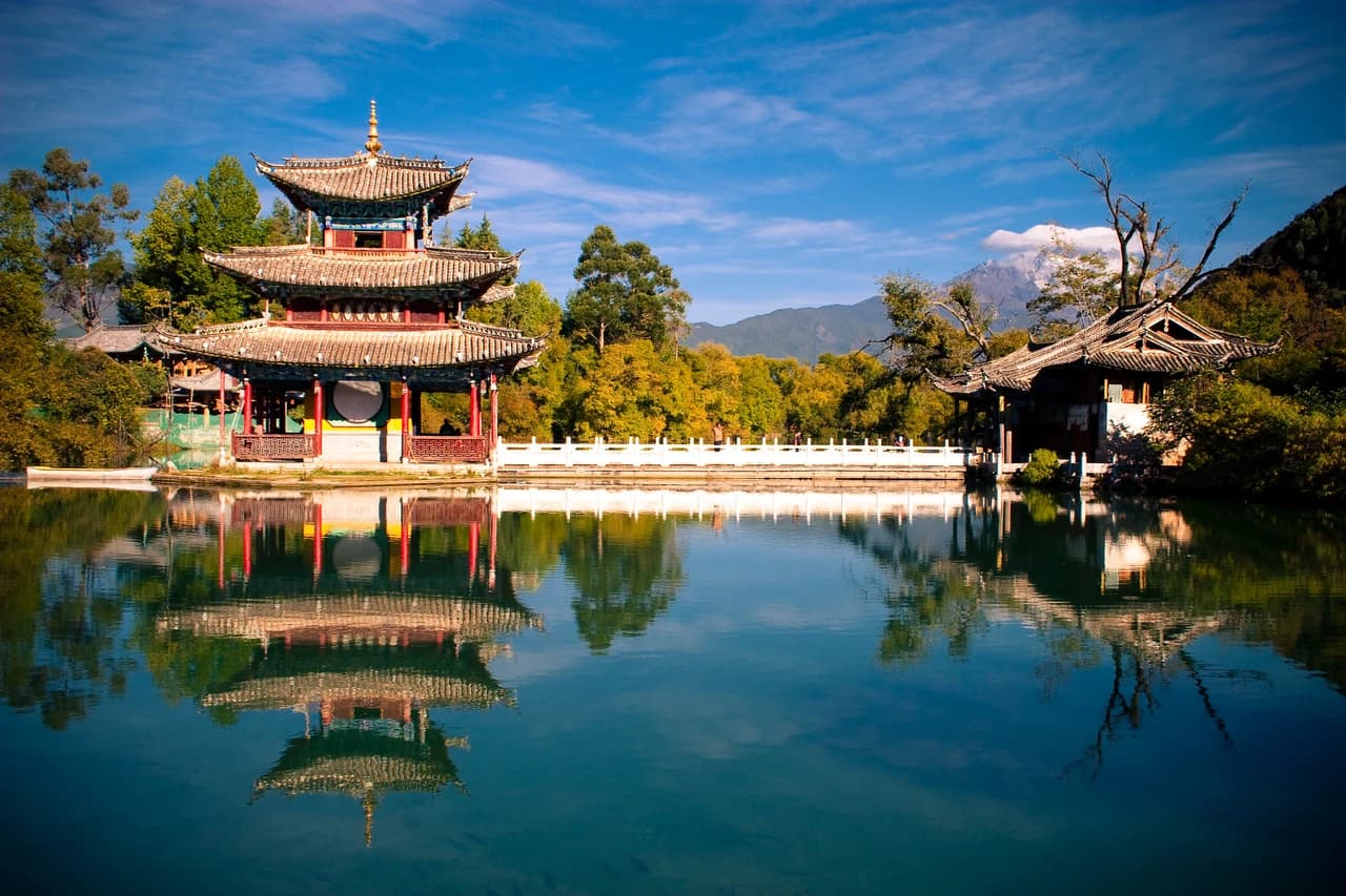 Black Dragon Pool · 黑龙潭