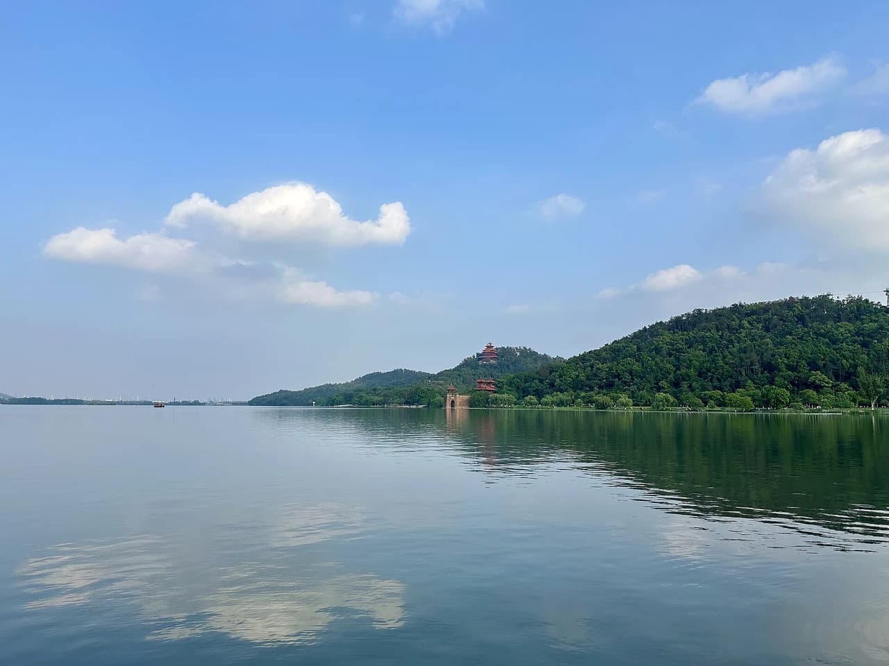 East Lake Greenway · 东湖绿道