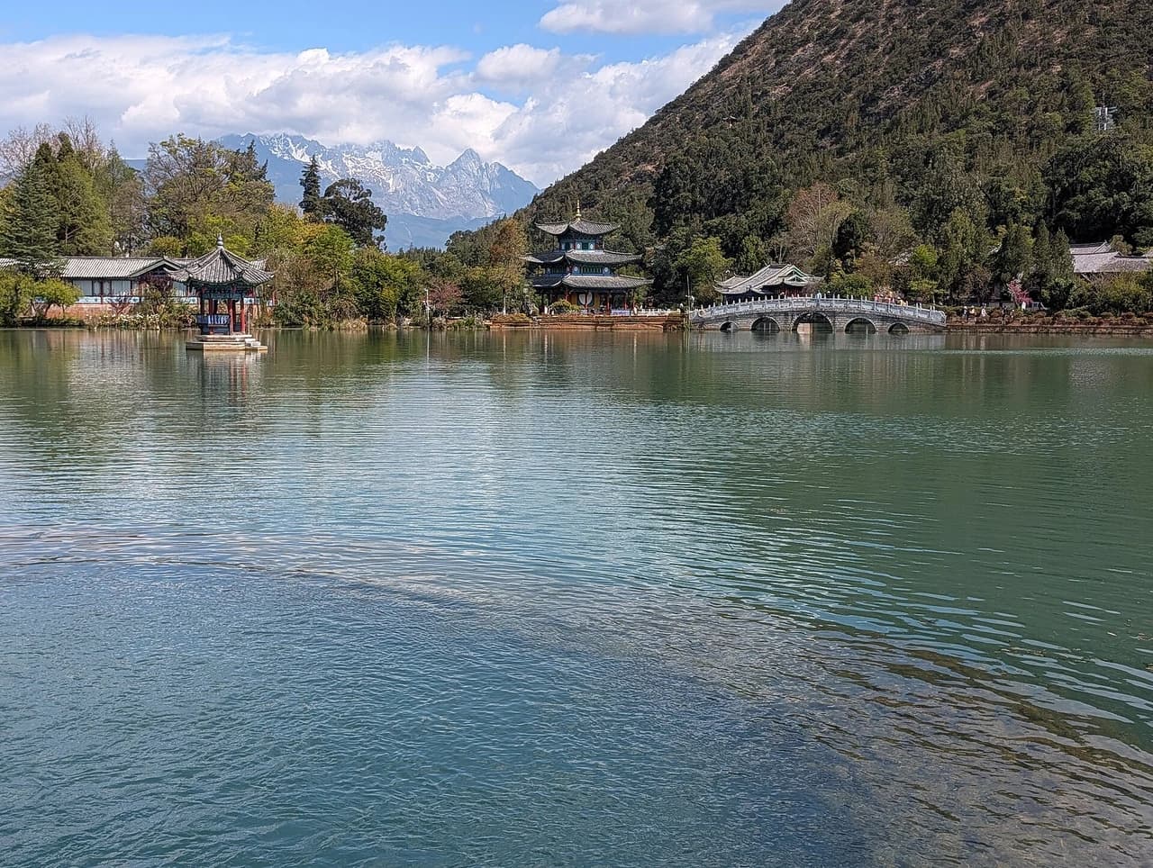 Black Dragon Pool · 黑龙潭