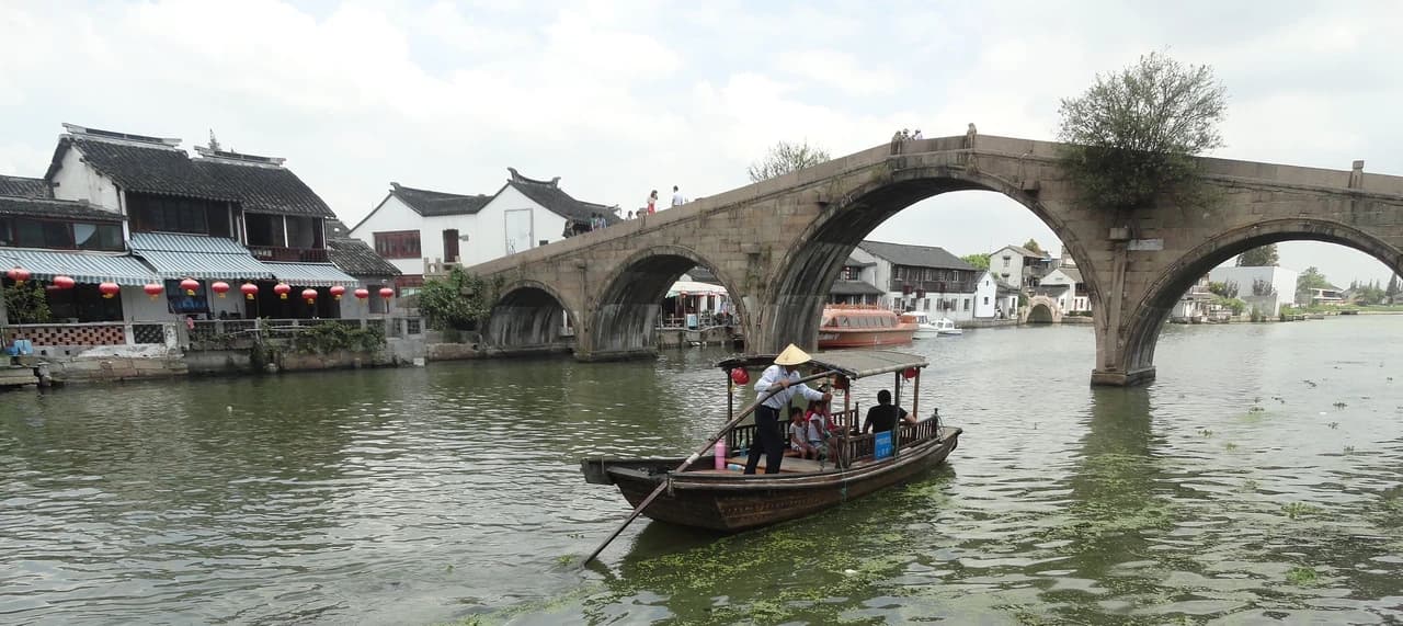 Zhujiajiao water town · 朱家角
