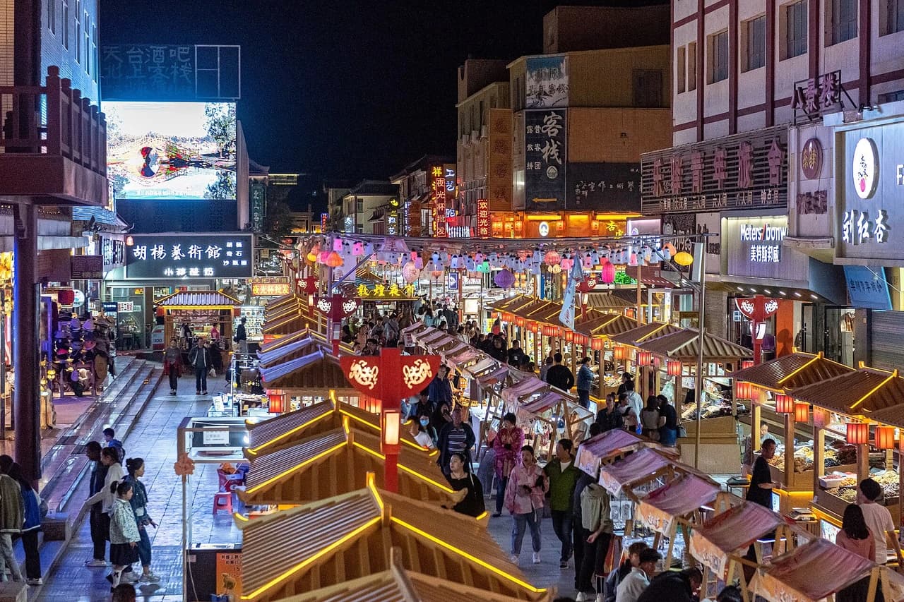 Shazhou Night Market · 沙州夜市