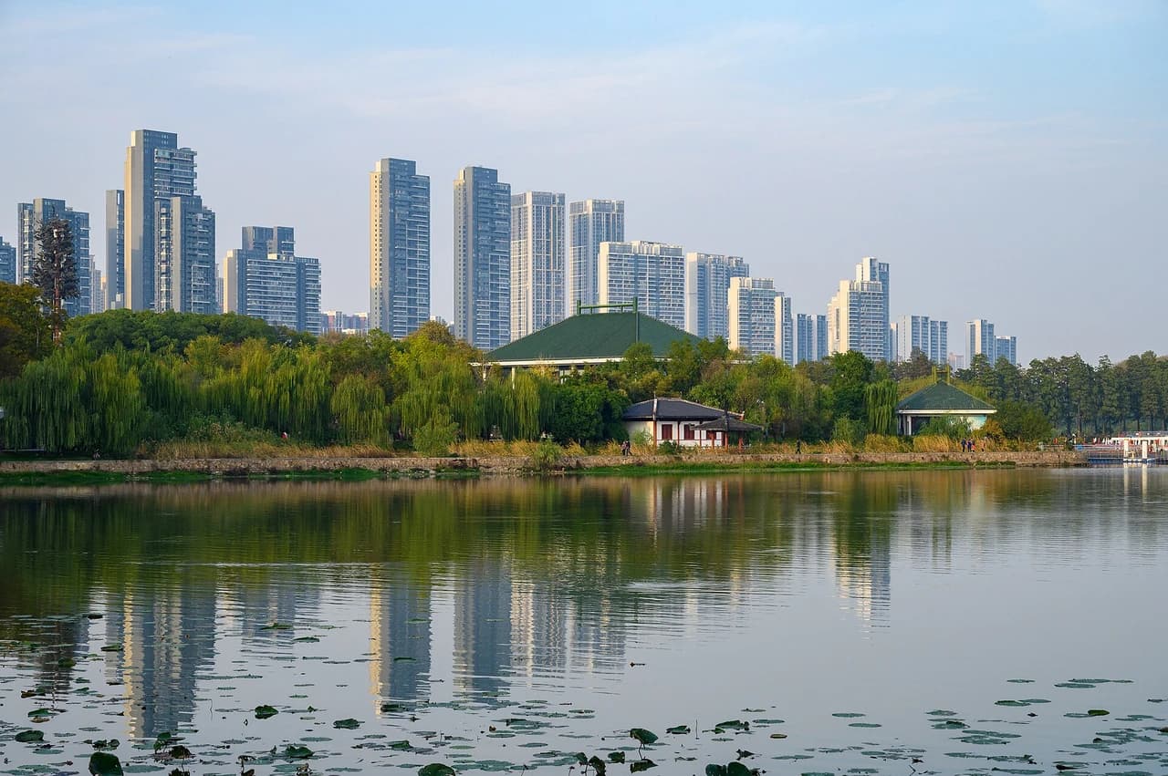 East Lake Greenway · 东湖绿道