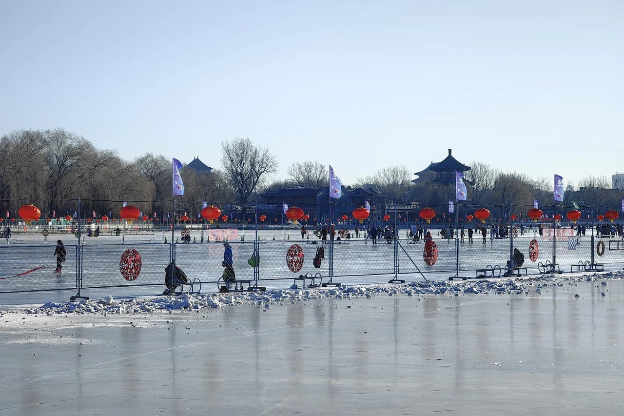 Houhai and the hutongs · 后海
