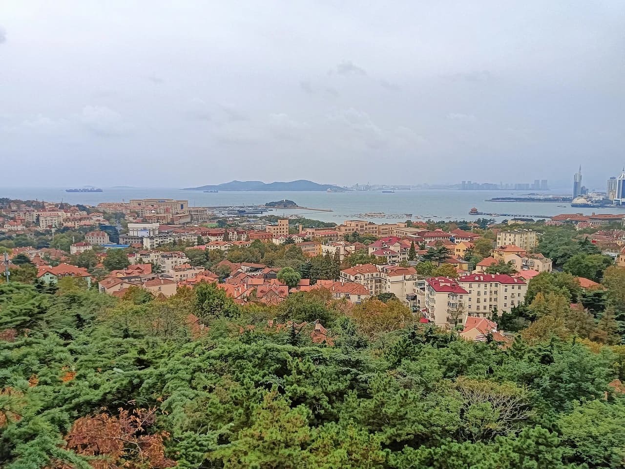St Michael's Cathedral and Signal Hill · 浙江路天主教堂·信号山