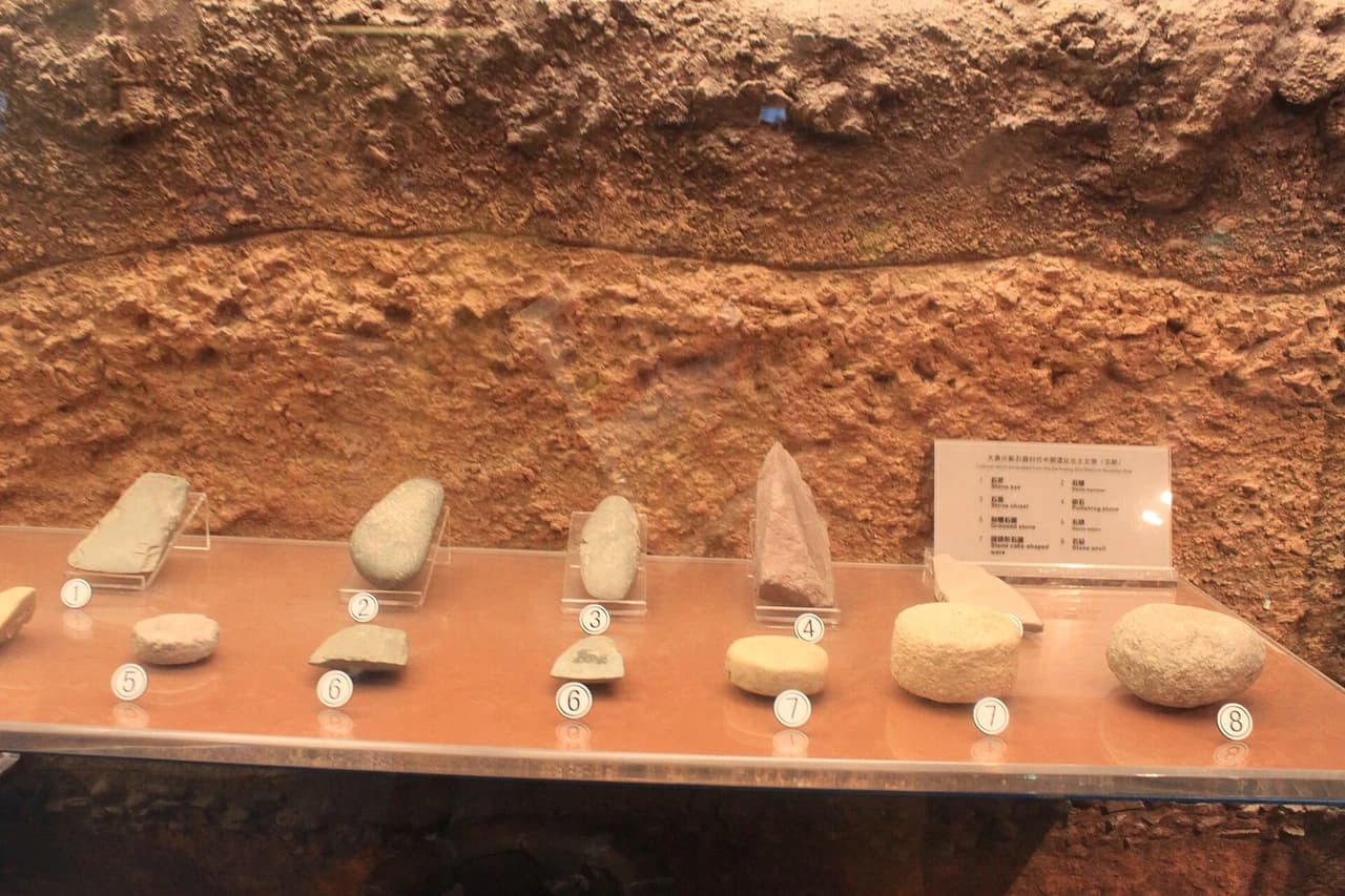 Neolithic stone tools from the Pearl River estuary