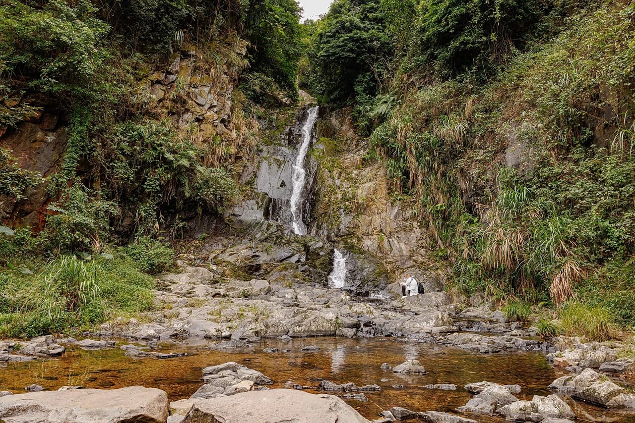 A waterfall on the stream below the Wutong Mountain ridge