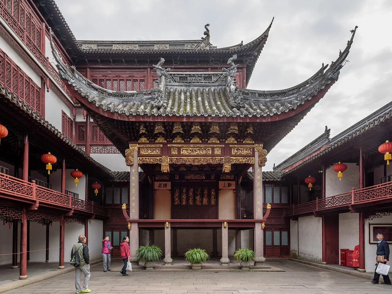 Yu Garden and the old town · 豫园
