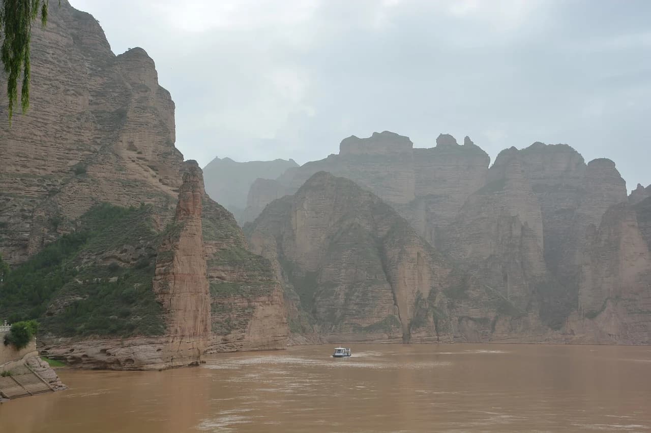 Bingling Temple Grottoes · 炳灵寺石窟