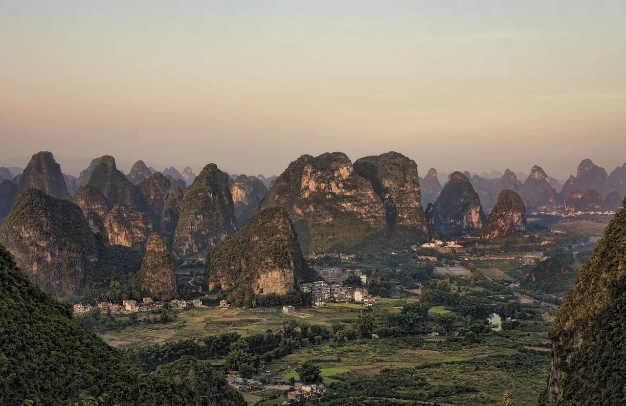 Moon Hill · 月亮山