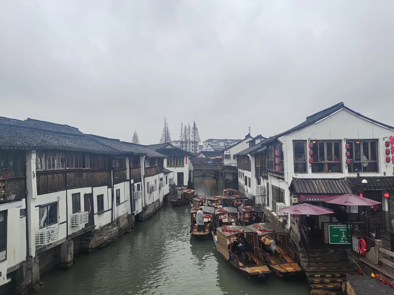 Zhujiajiao water town · 朱家角