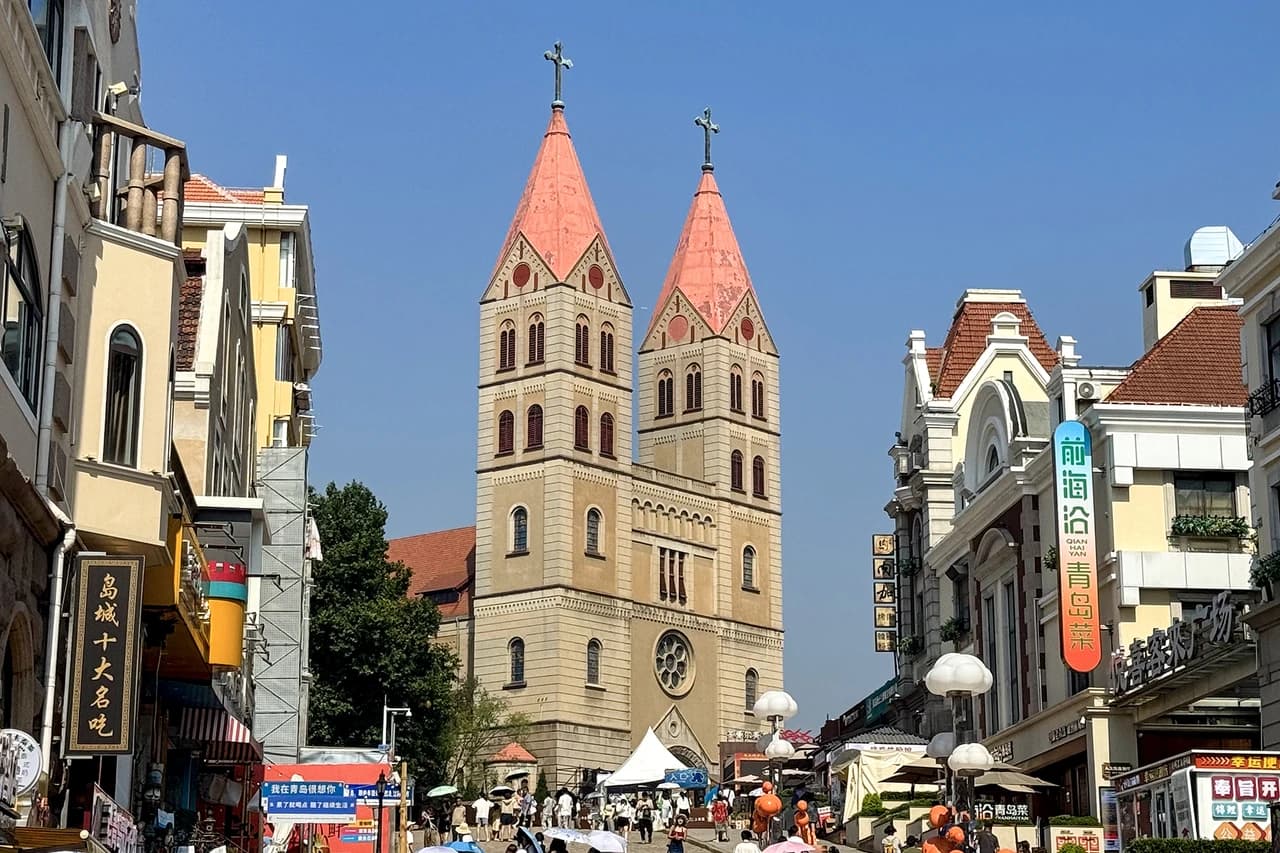 St Michael's Cathedral and Signal Hill · 浙江路天主教堂·信号山